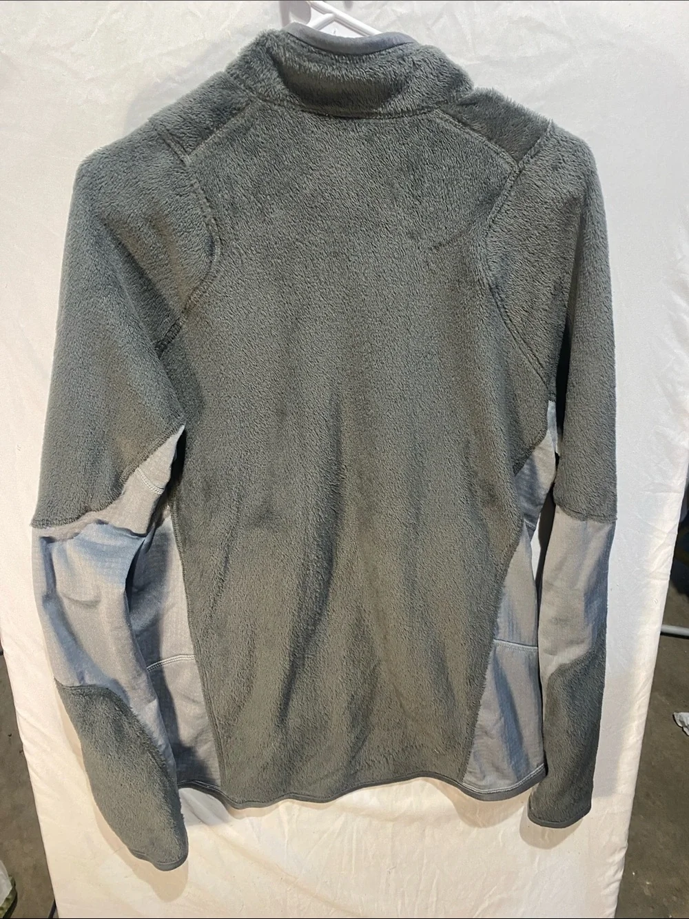 Patagonia R1 Men's Dark Gray Lightweight Fleece Jacket